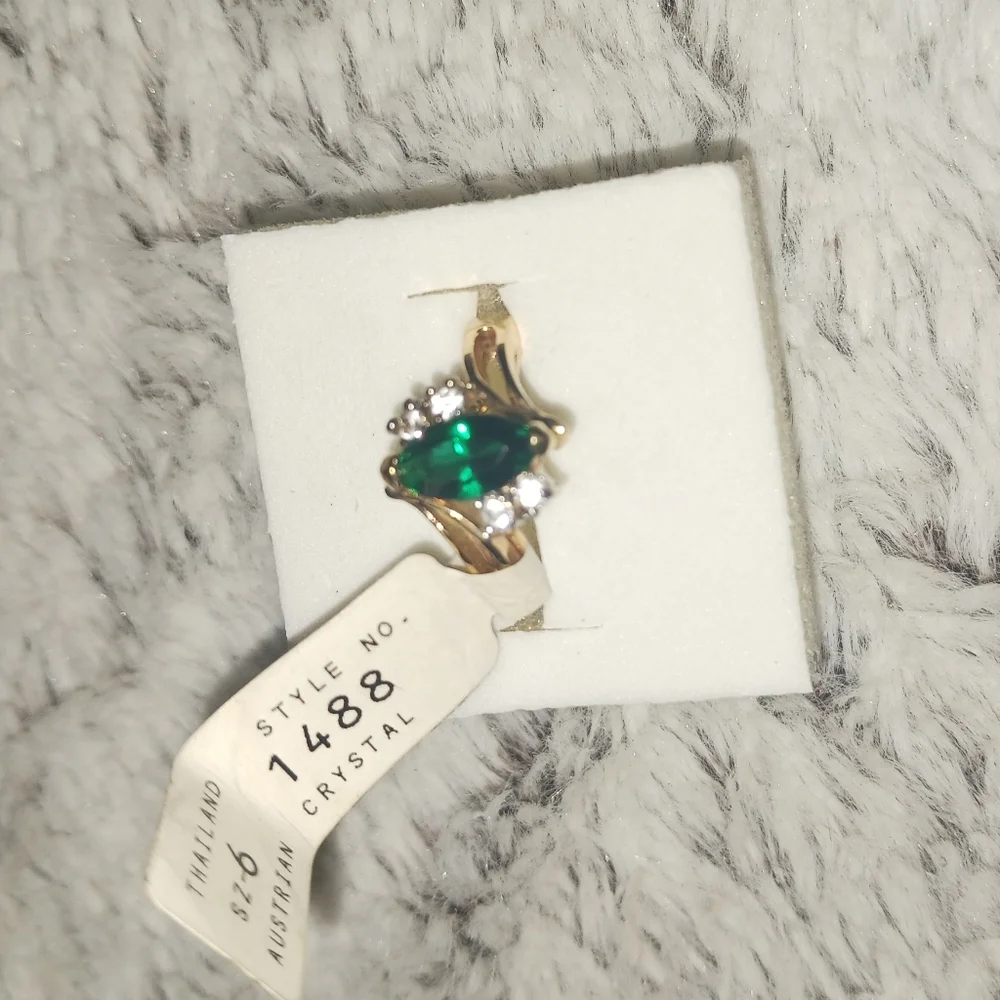 Pretty ring - Picture 5 of 5